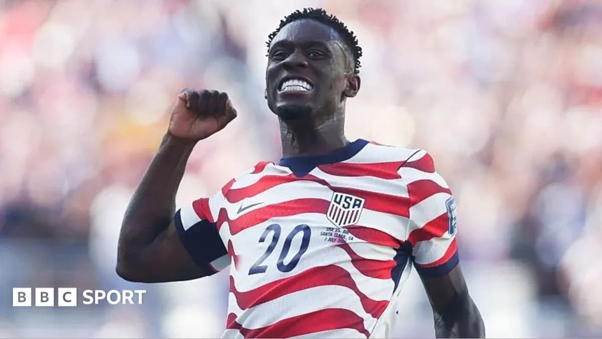 Jugador de Estados Unidos celebrando un gol Jugador de Estados Unidos celebrando un gol