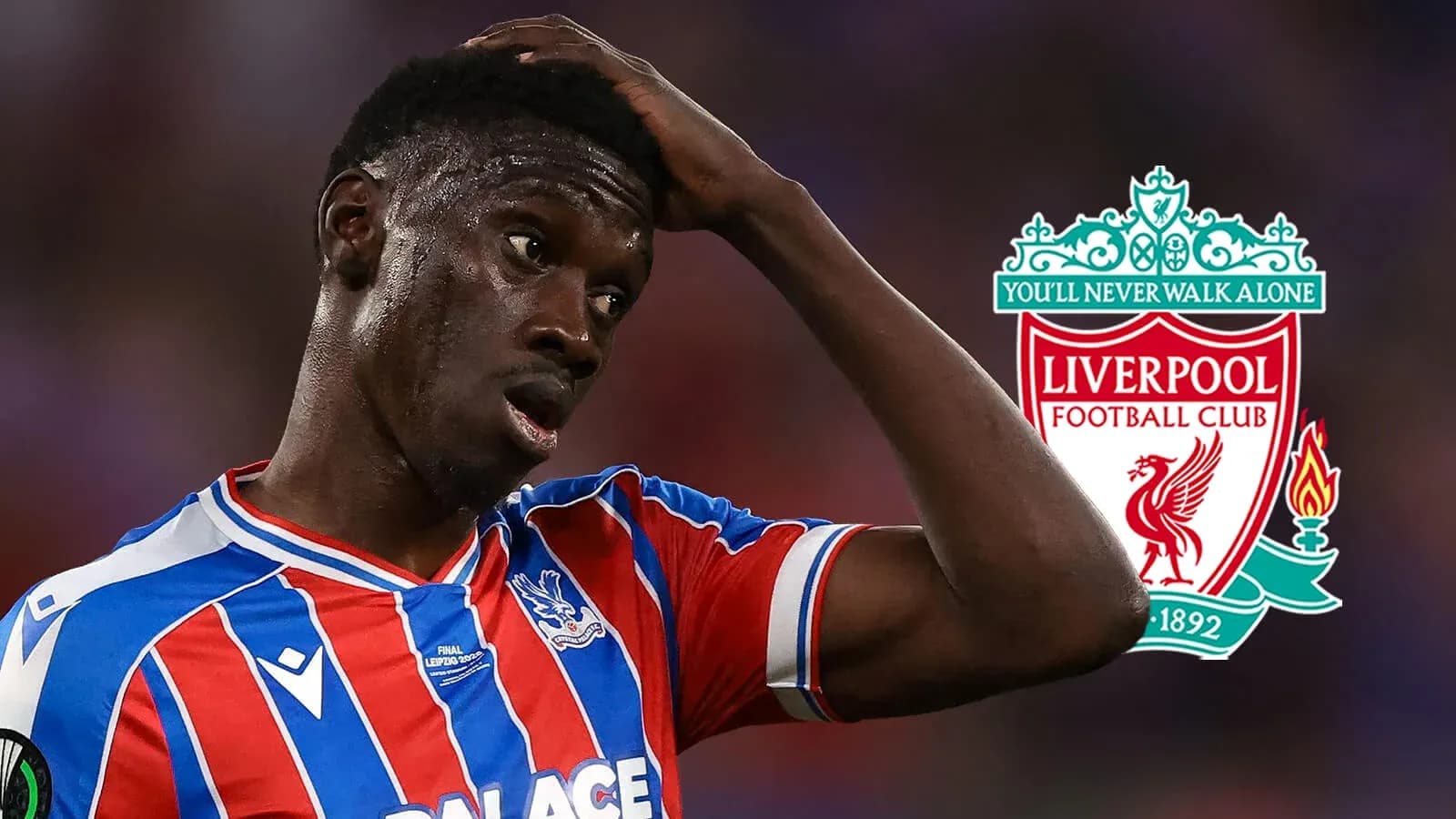Jugador de Crystal Palace con logo de Liverpool de fondo Jugador de Crystal Palace con logo de Liverpool de fondo