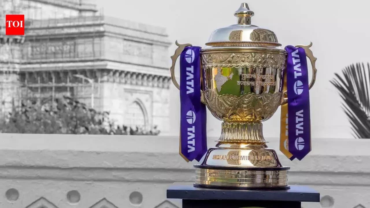 Trofeo de la IPL frente a la Puerta de la India Trofeo de la IPL frente a la Puerta de la India