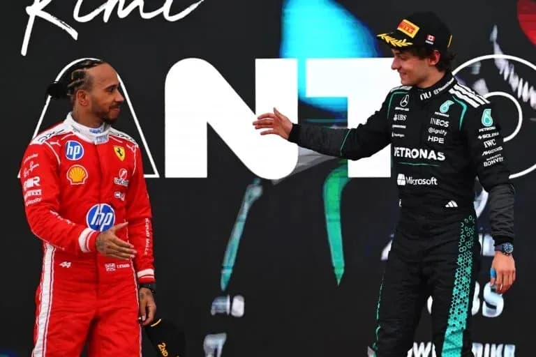 Lewis Hamilton y George Russell en ceremonia de podio Lewis Hamilton y George Russell en ceremonia de podio