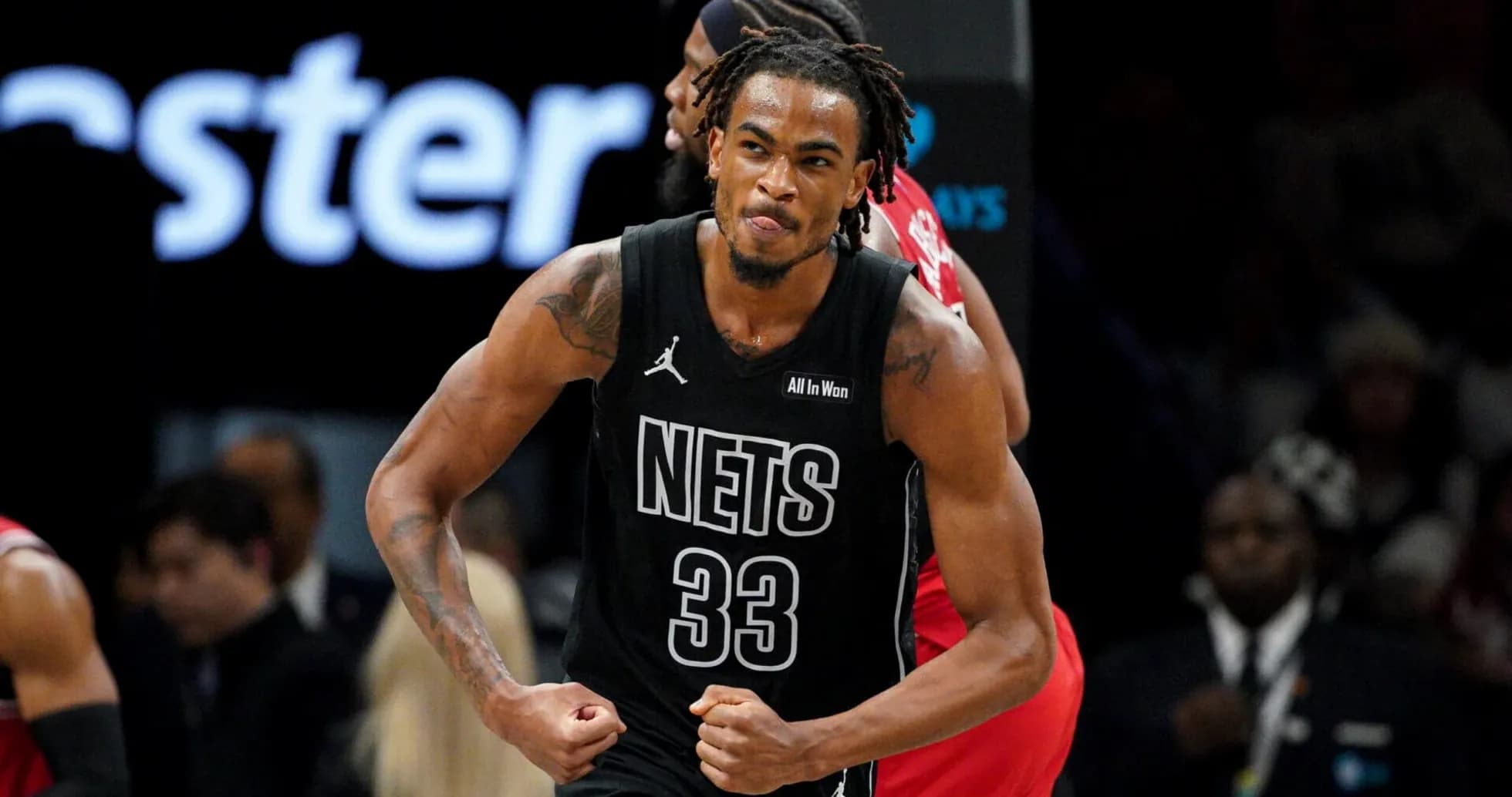 Jugador de los Nets celebrando una jugada en la cancha Jugador de los Nets celebrando una jugada en la cancha