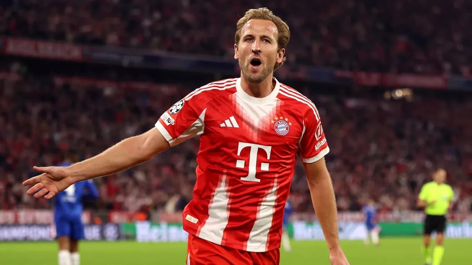 Jugador de Bayern Múnich celebrando un gol en el partido Jugador de Bayern Múnich celebrando un gol en el partido