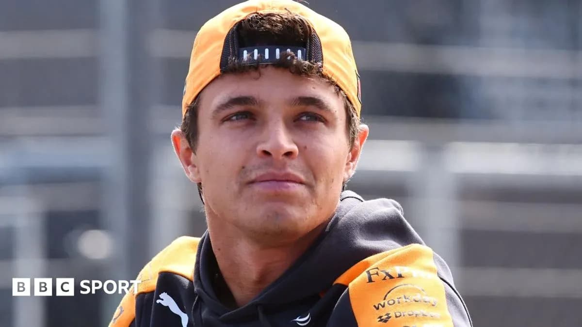 Piloto de Fórmula 1 con gorra en paddock Piloto de Fórmula 1 con gorra en paddock