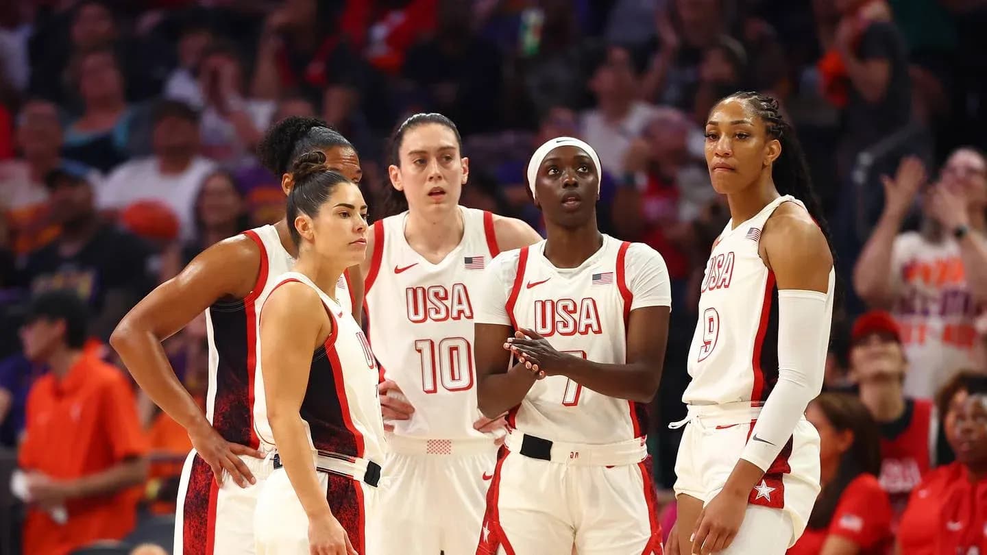 Jugadoras de baloncesto de Estados Unidos en tiempo muerto Jugadoras de baloncesto de Estados Unidos en tiempo muerto