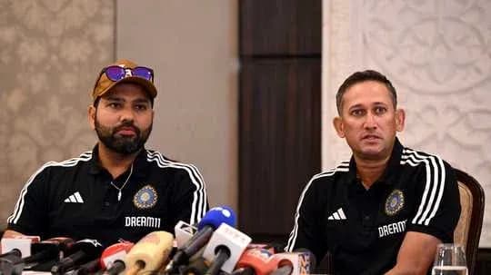 Rohit Sharma y otro hombre en conferencia de prensa Rohit Sharma y otro hombre en conferencia de prensa