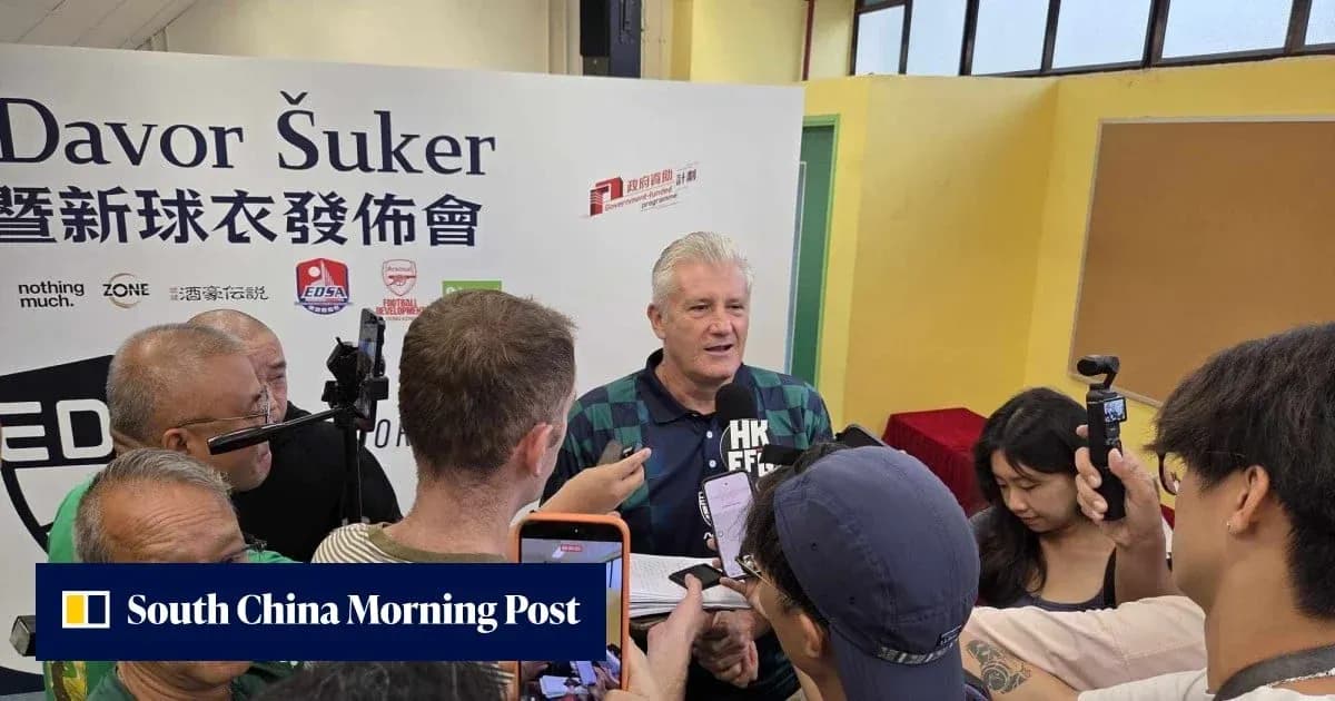 Davor Šuker hablando en una conferencia de prensa Davor Šuker hablando en una conferencia de prensa
