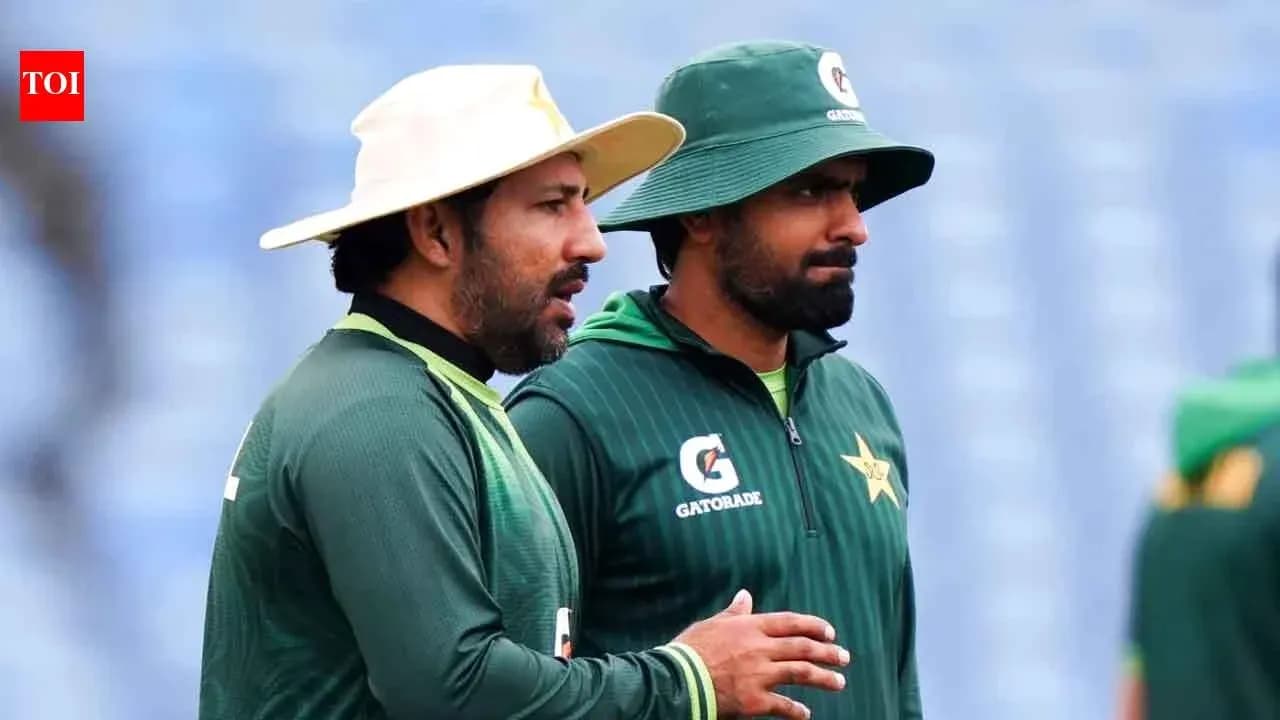 Jugadores de Pakistán conversando durante el entrenamiento Jugadores de Pakistán conversando durante el entrenamiento