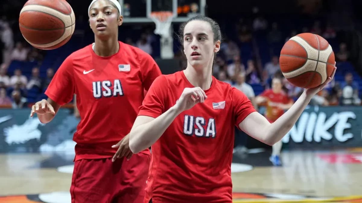 Jugadoras de baloncesto de Estados Unidos calentando Jugadoras de baloncesto de Estados Unidos calentando
