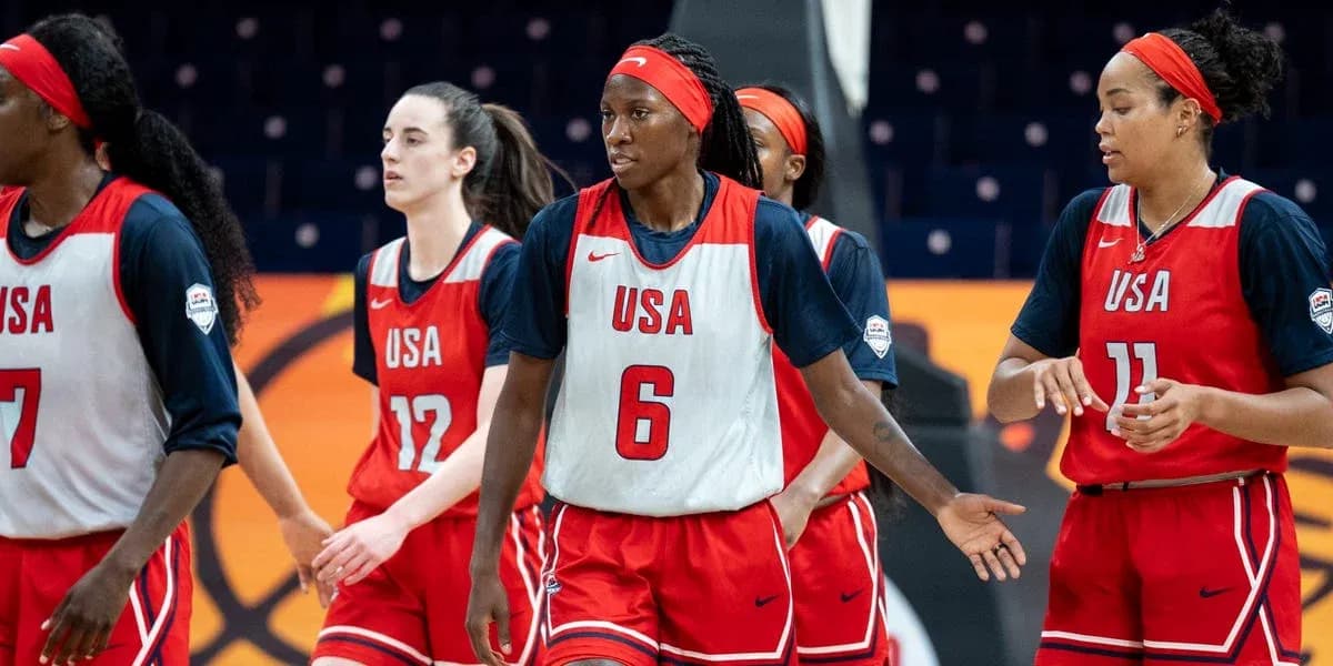 Jugadoras del equipo USA durante entrenamiento de baloncesto Jugadoras del equipo USA durante entrenamiento de baloncesto