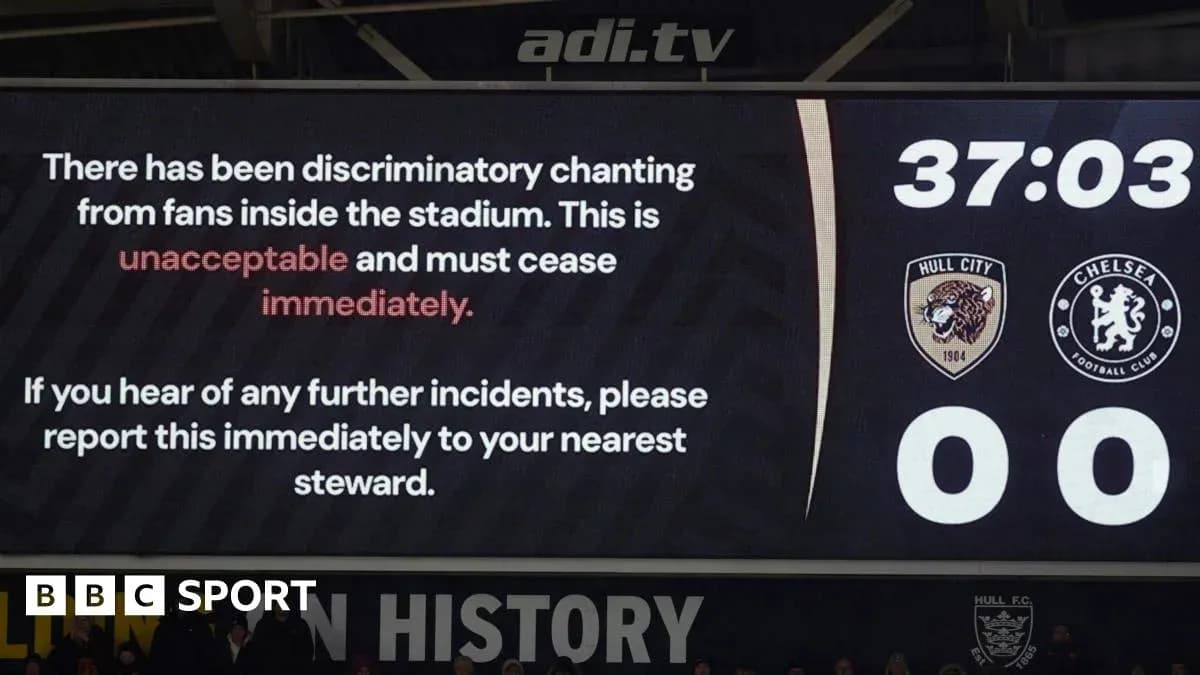 Pantalla del estadio con mensaje sobre comportamiento inaceptable Pantalla del estadio con mensaje sobre comportamiento inaceptable