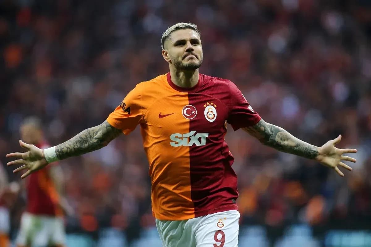 Jugador de Galatasaray celebrando un gol en el partido Jugador de Galatasaray celebrando un gol en el partido