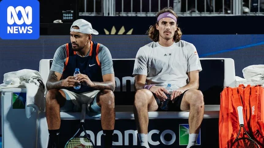 Jugadores sentados en el banco durante un partido de tenis Jugadores sentados en el banco durante un partido de tenis