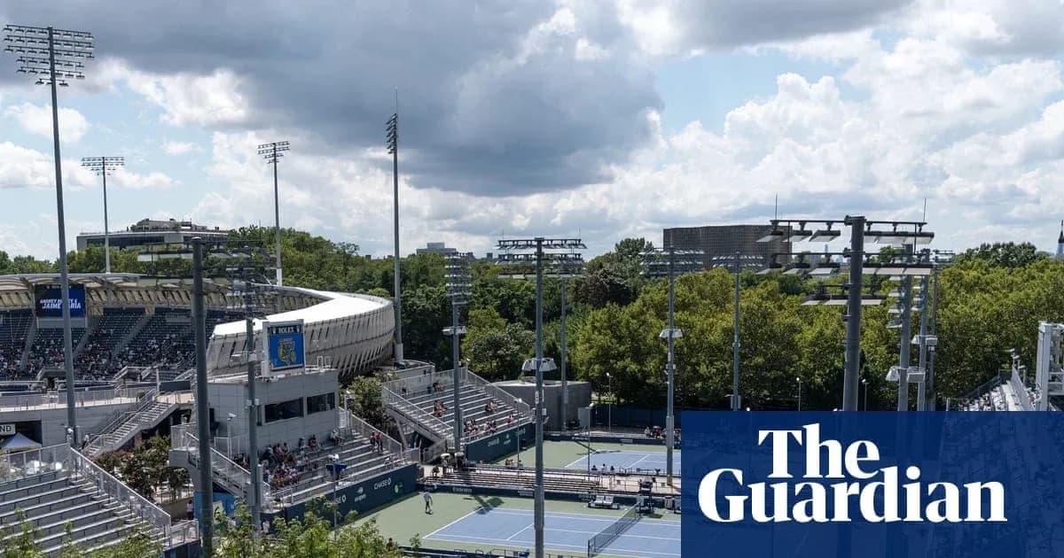 Vista del estadio de tenis con espectadores Vista del estadio de tenis con espectadores
