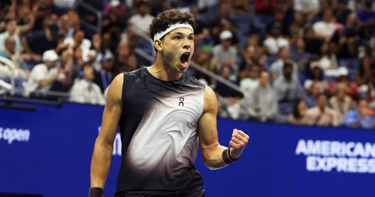 Jugador de tenis celebrando un punto en el US Open Jugador de tenis celebrando un punto en el US Open